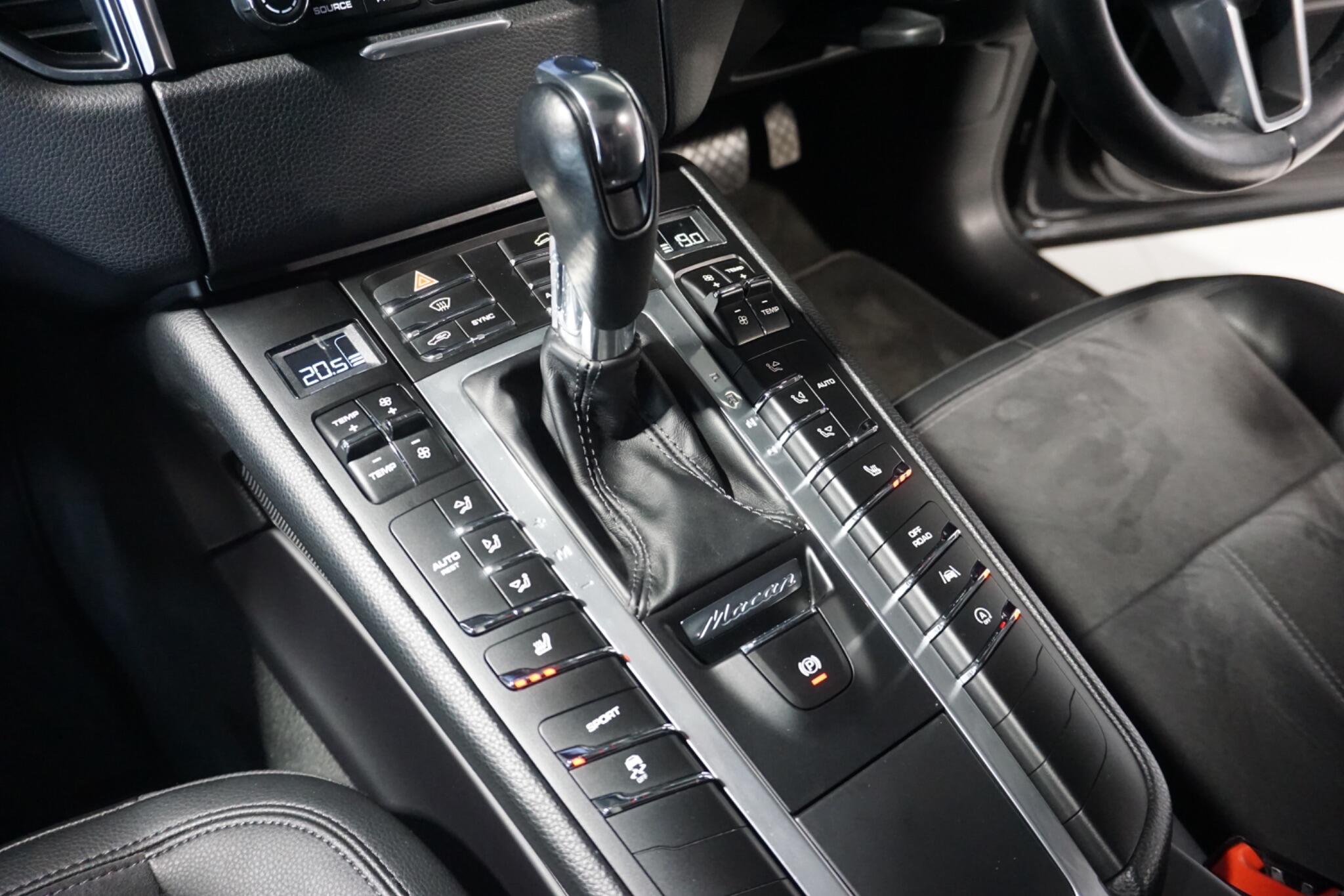 Porsche Macan 2.0T SUV 5dr Petrol PDK 4WD Euro 6 (s/s) (252 ps)